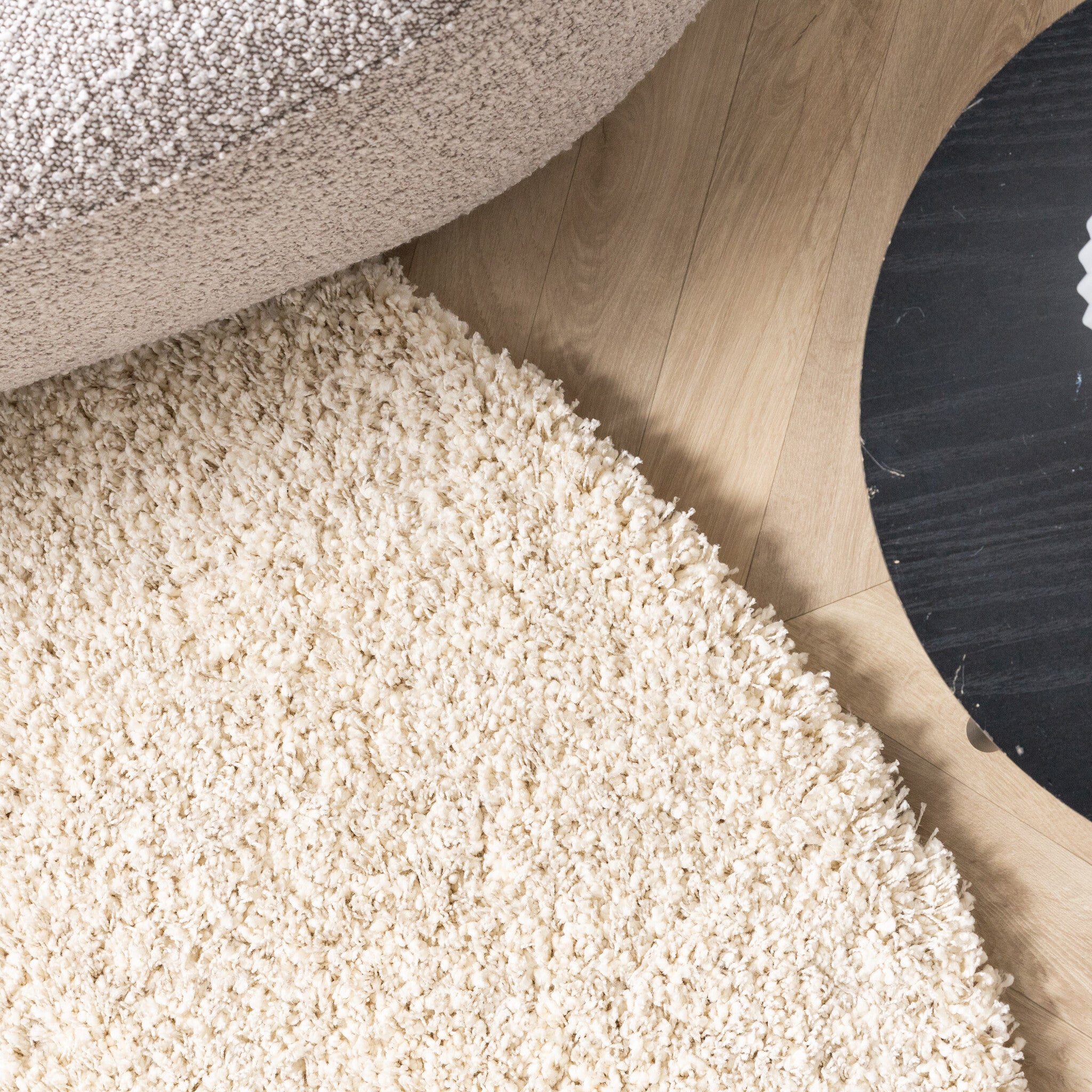 Round high-pile rug - Yves Cream